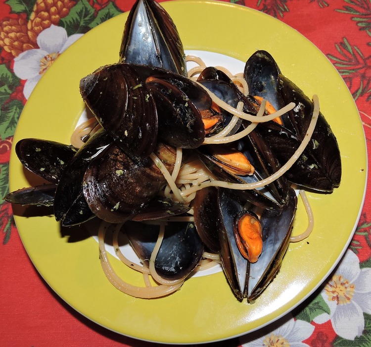 Spaghetti and Mussels - Seafood Recipe