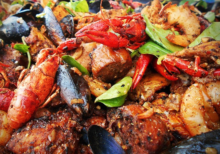 Cajun Seafood Boil with Crawfish, Mussels and Shrimp - Seafood Recipe